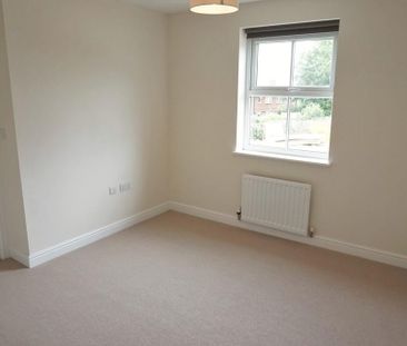 4 bedroom semi-detached house to rent - Photo 6