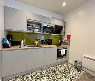 Luxury Bed Flat // Sept, LN2 - Photo 4