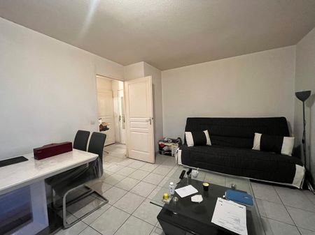 Location Appartement 2 pièces 49m² LA SEYNE SUR MER 83500 - Photo 3