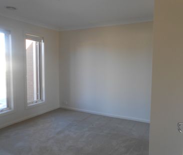 4 Sherwood Court, SHEPPARTON VIC 3630 - Photo 2