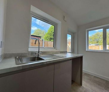 2 bedroom terraced house to rent - Photo 4