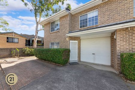 Modern 3-Bedroom + Study Townhouse in Prime North Parramatta Location - Photo 5