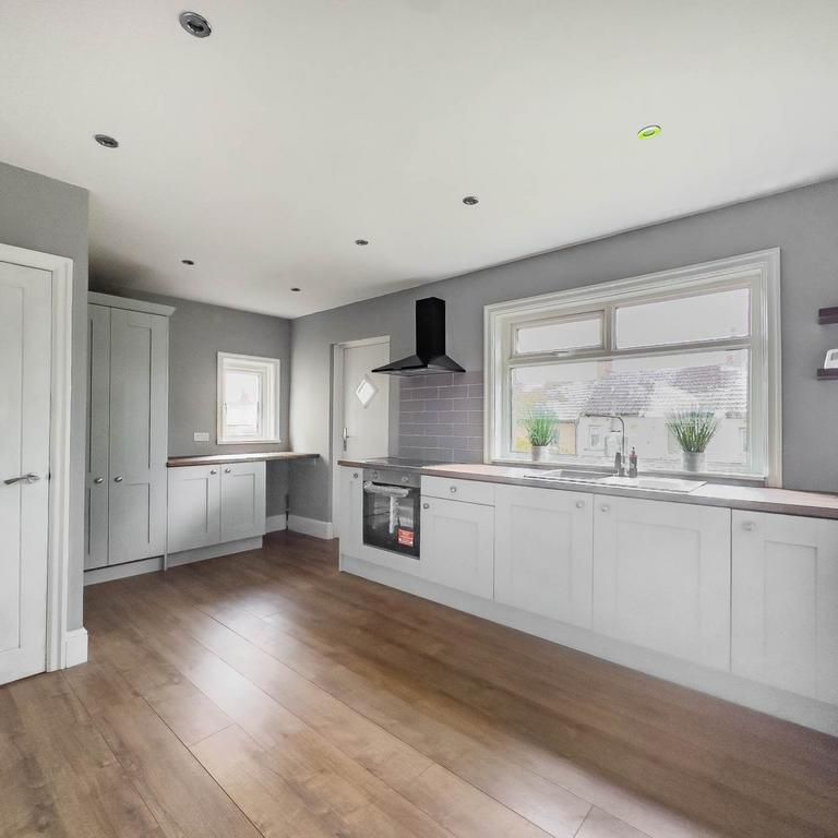 3 bedroom semi-detached house to rent - Photo 1
