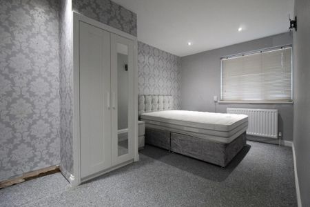 4 bedroom terraced house to rent - Photo 2