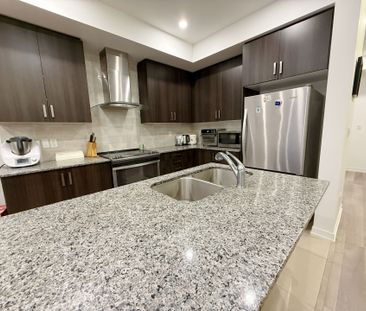 For Lease - 314 Clay Stones Street, Newmarket, Ontario - Photo 1