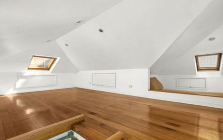 Vintage Charm Meets Modern Comfort in Windsor! - Photo 2