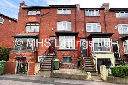 8 Bedroom Mid Terraced House for rent in Manor Drive - Photo 3