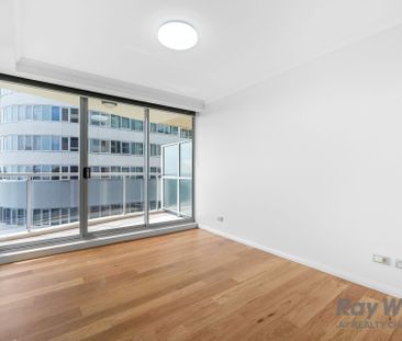 Modern Apartment With Two Balconies - Prime Chatswood Location - Photo 6