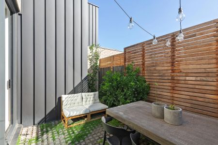 Designer Residence in the Heart of Richmond! - Photo 3