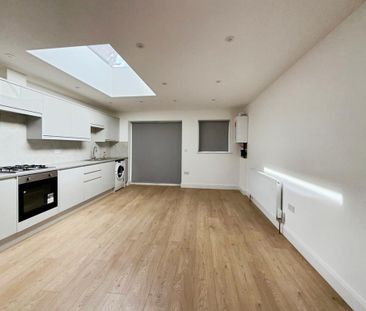 4 bedroom terraced house to rent - Photo 5