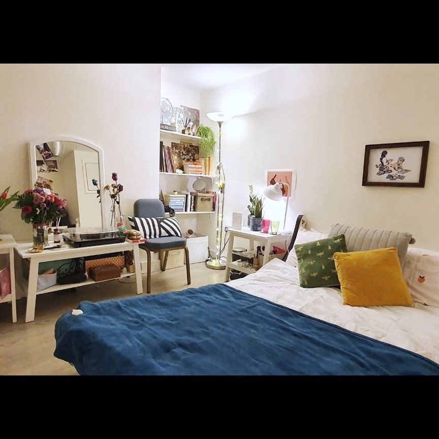 2 Bed Flat, Kingsland Road, E8 - Photo 1