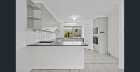 Spacious 5-Bedroom Family Home with Pool & Mansfield SHS Catchment INCLUDING 4 weekly Pool Service - Photo 5