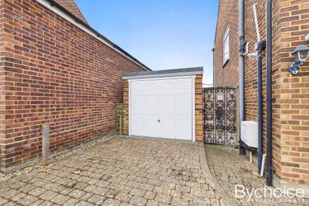 3 bedroom semi-detached house to rent - Photo 2