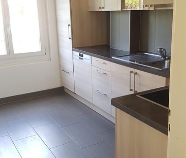 Joli appartement de 3 pièces au 1er étage avec grand balcon - Photo 2