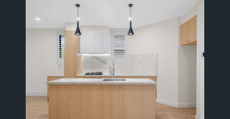 Large Townhouse - Photo 3