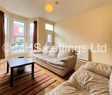 4 Bedroom Mid Terraced House for rent in Hessle Mount - Photo 2