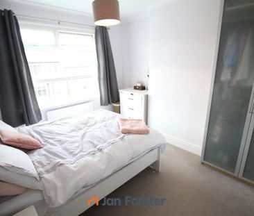 2 Bedroom House - Photo 3