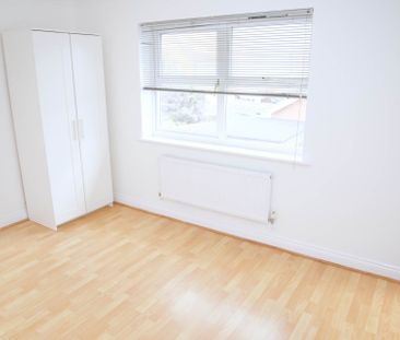 Price £1,700 pcm - Available Now - Unfurnished - Photo 5