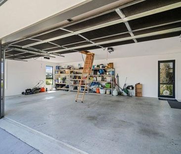 Stylish 4-Bedroom Home with Breathtaking Wetland Views - Photo 5