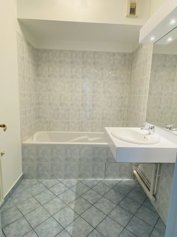 Appartement T2 avec balcon et parking - Photo 5