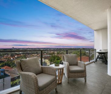 Immaculate Two Bedroom Apartment With Breathtaking Views - Photo 2