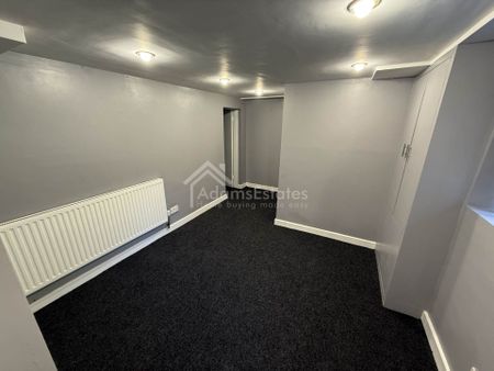 Price £1,300 pcm - Available Now - Unfurnished - Photo 2
