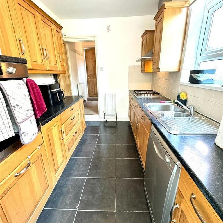 2 bedroom terraced house to rent - Photo 1