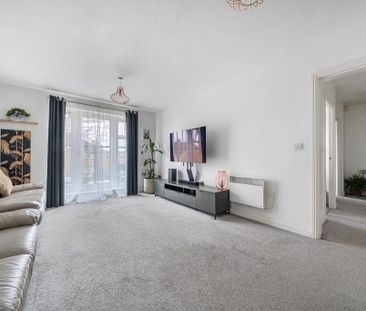 2 bedroom flat to rent - Photo 2