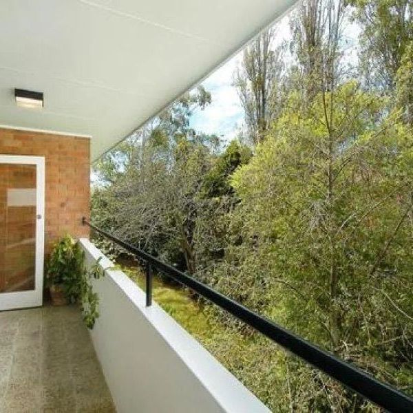 Top-Floor Apartment in Boutique Block – Peaceful Rainforest-Like Outlook - Photo 1