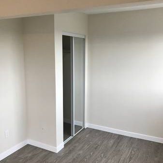 Studio Apartment Commercial Drive - Photo 1