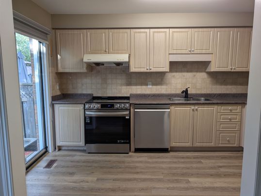 For Lease - 44 Mistleflower Court, Richmond Hill, Ontario - Photo 1