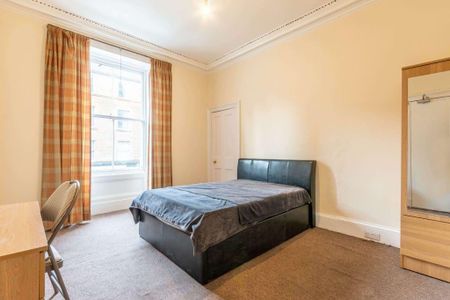 3 bedroom flat to rent - Photo 4