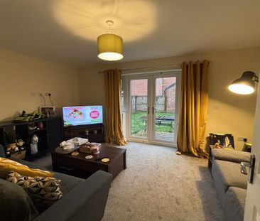 3 bedroom end of terrace house to rent - Photo 2