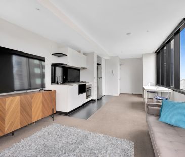 Light-Filled Corner Apartment with City Views & Large Balcony - Photo 4