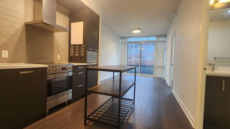 One plus den condo for rent Toronto ( No Parking ) - Photo 2