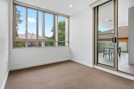 Luxury Two Bedroom Plus Study Riverside Apartment in Buzzing Parramatta - Photo 2