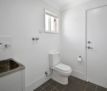 Modern 2-Bedroom Flat in Convenient Location - Photo 5