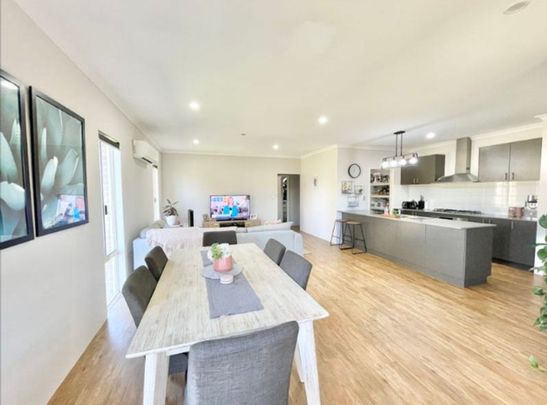 Spacious Family Home with Multiple Living Areas! - Photo 1