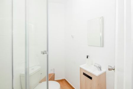 Carrer Cadis, Valencia, Valencian Community 46006 - Photo 2