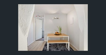 Stylish & Spacious Apartment with Large Balcony - Photo 5