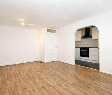 Lynwood Close, South Woodford, E18 - Photo 3