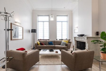 Luxueux rez-jardin avec 3 chambres / Quartier du Châtelain. - Foto 2