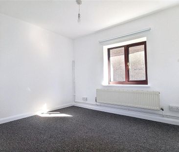 2 bedroom maisonette to rent - Photo 2
