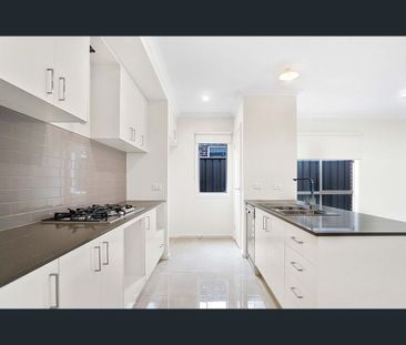 Modern 3-Bedroom Home with Quick Freeway Access!! - Photo 5