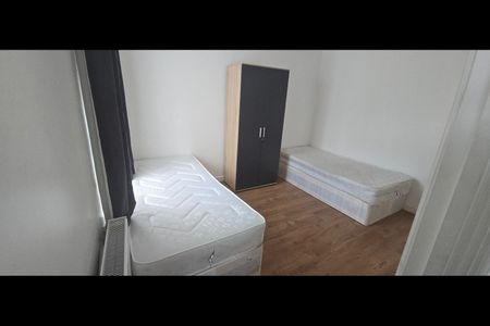 Room in a Shared House, Leyton, E10 - Photo 2