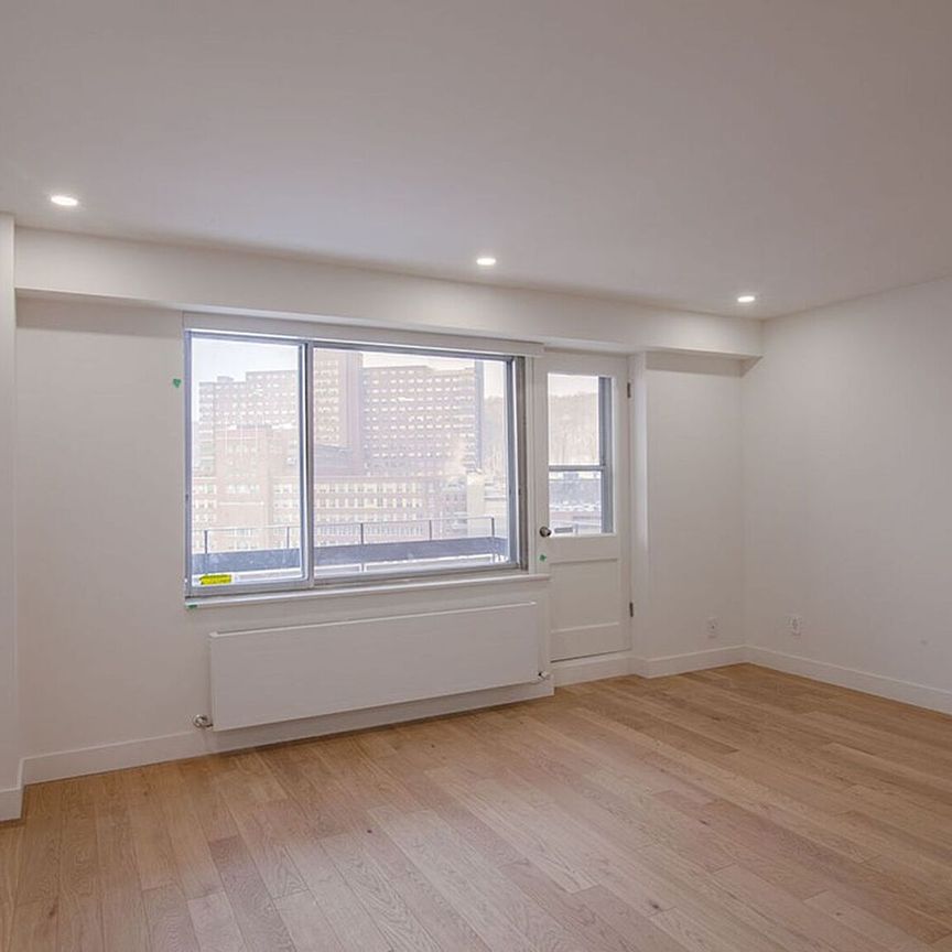 3555 Cote-des-Neiges Road, Montréal, QC - Photo 1