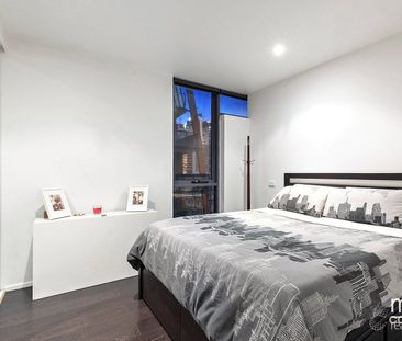 Sophisticated City Living in the Heart of Melbourne - Photo 2