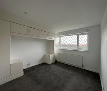 3 bedroom end of terrace house to rent - Photo 4