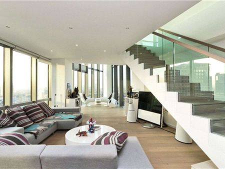 An extremely spacious two bedroom duplex apartment located on the 21st and 22nd floors of the ever popular No 1 West India Quay. - Photo 4