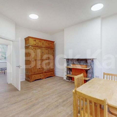 Newly refurbished large 3 bedroom property close to Caledonian Rd station - Photo 1